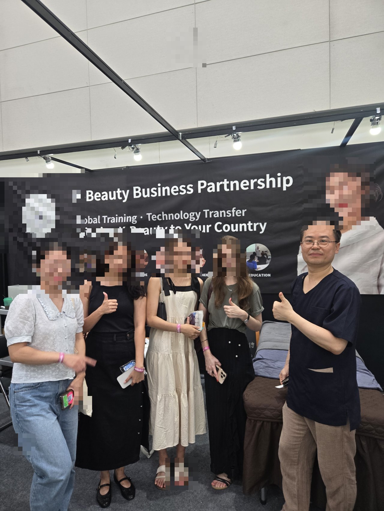 K-Beauty 글로벌 교육 파트너십 · 해외 교육생과 함께